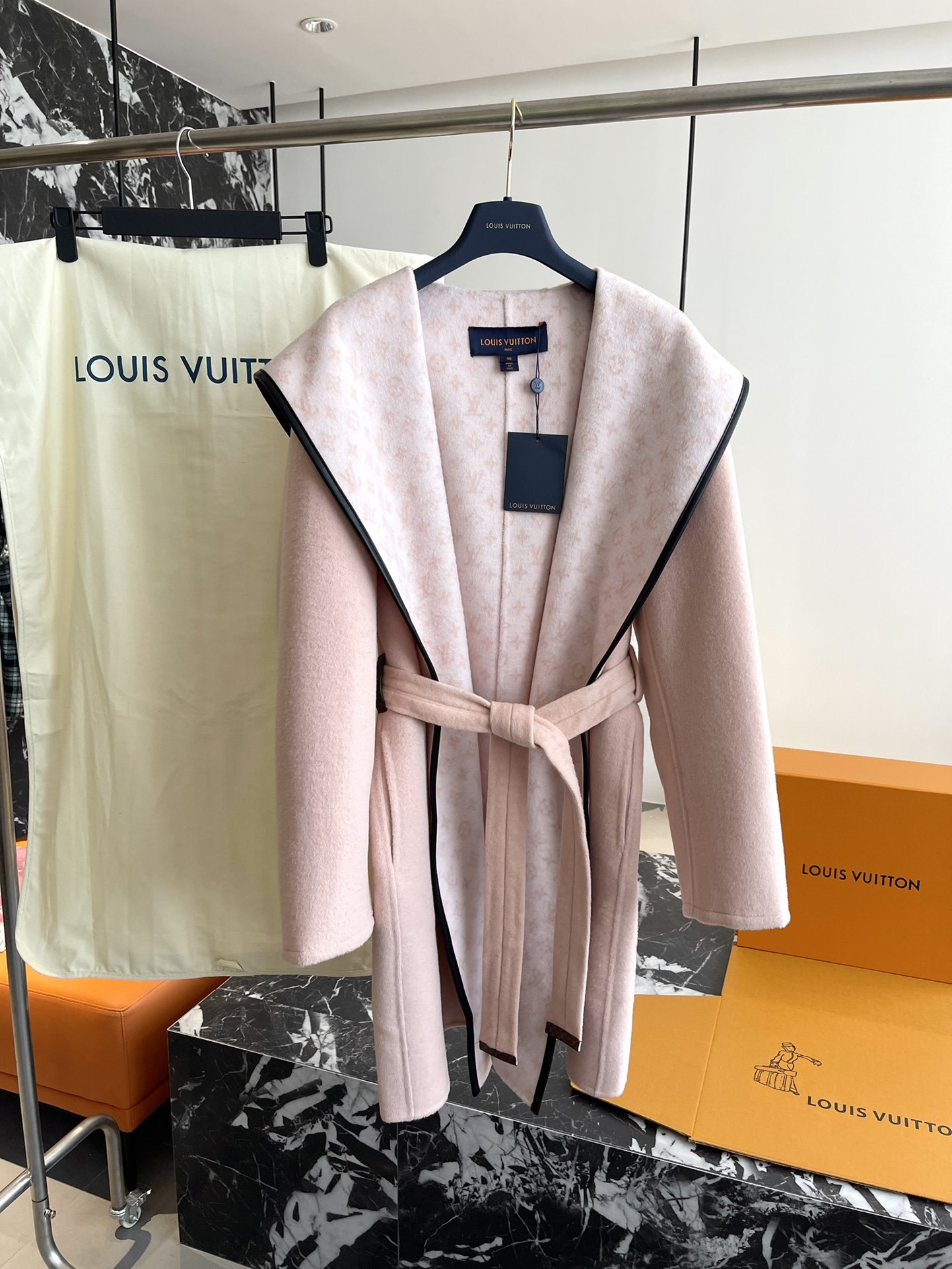 ルイ・ヴィトン「Louis Vuitton」秋冬 レディース ワップルフードロングコート