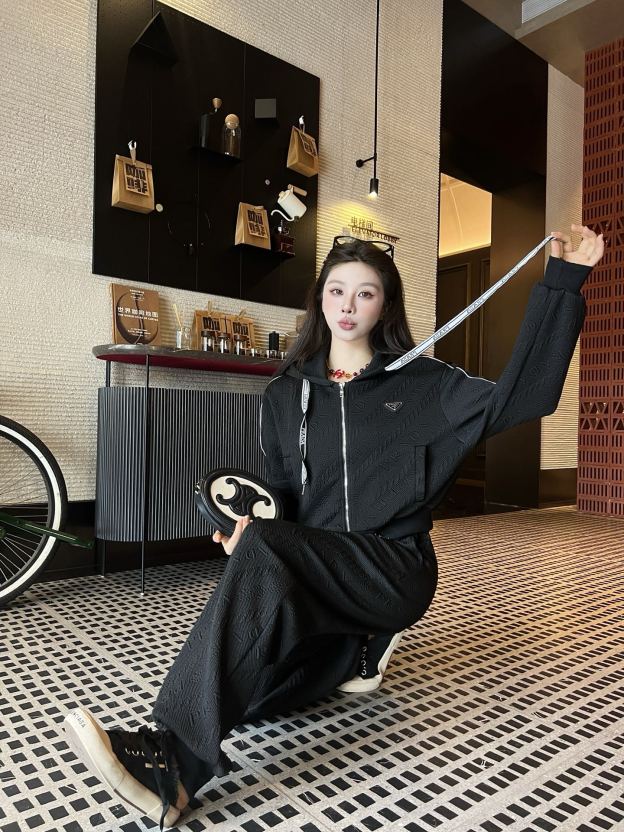 プラダ「Prada」レディース カジュアルスポーツセット