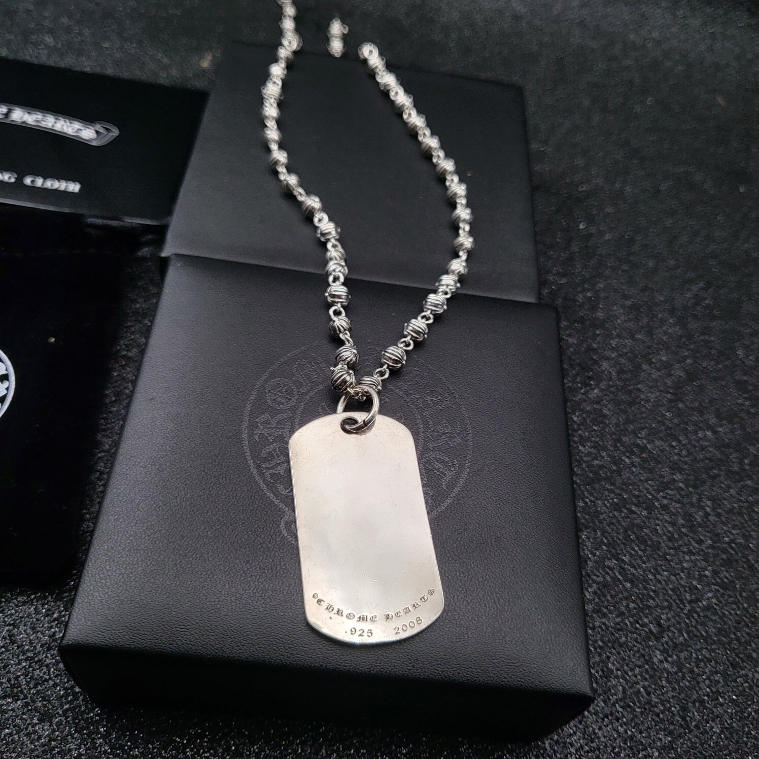 クロムハーツ「Chrome Hearts」のクラシックネックレス - 日常に上品なアクセントを添えるユニセックスモデル