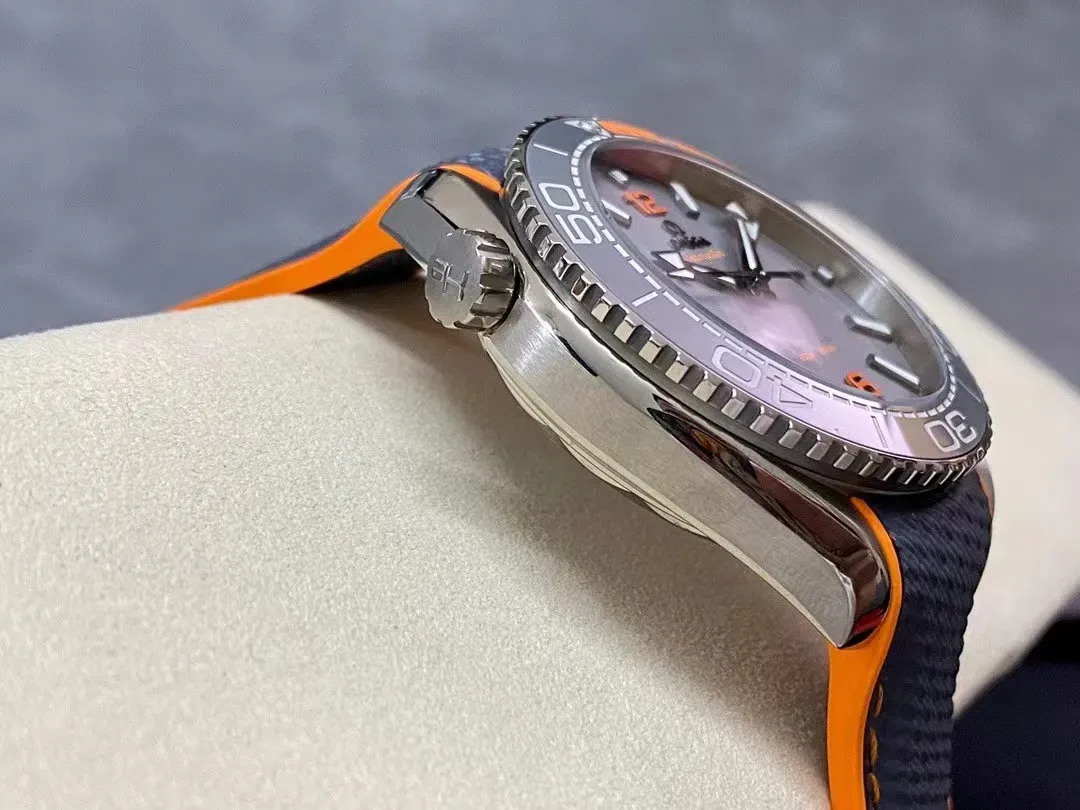 オメガ「Omega」Seamaster Planet Ocean Co-Axial Master Chronometer 44MM