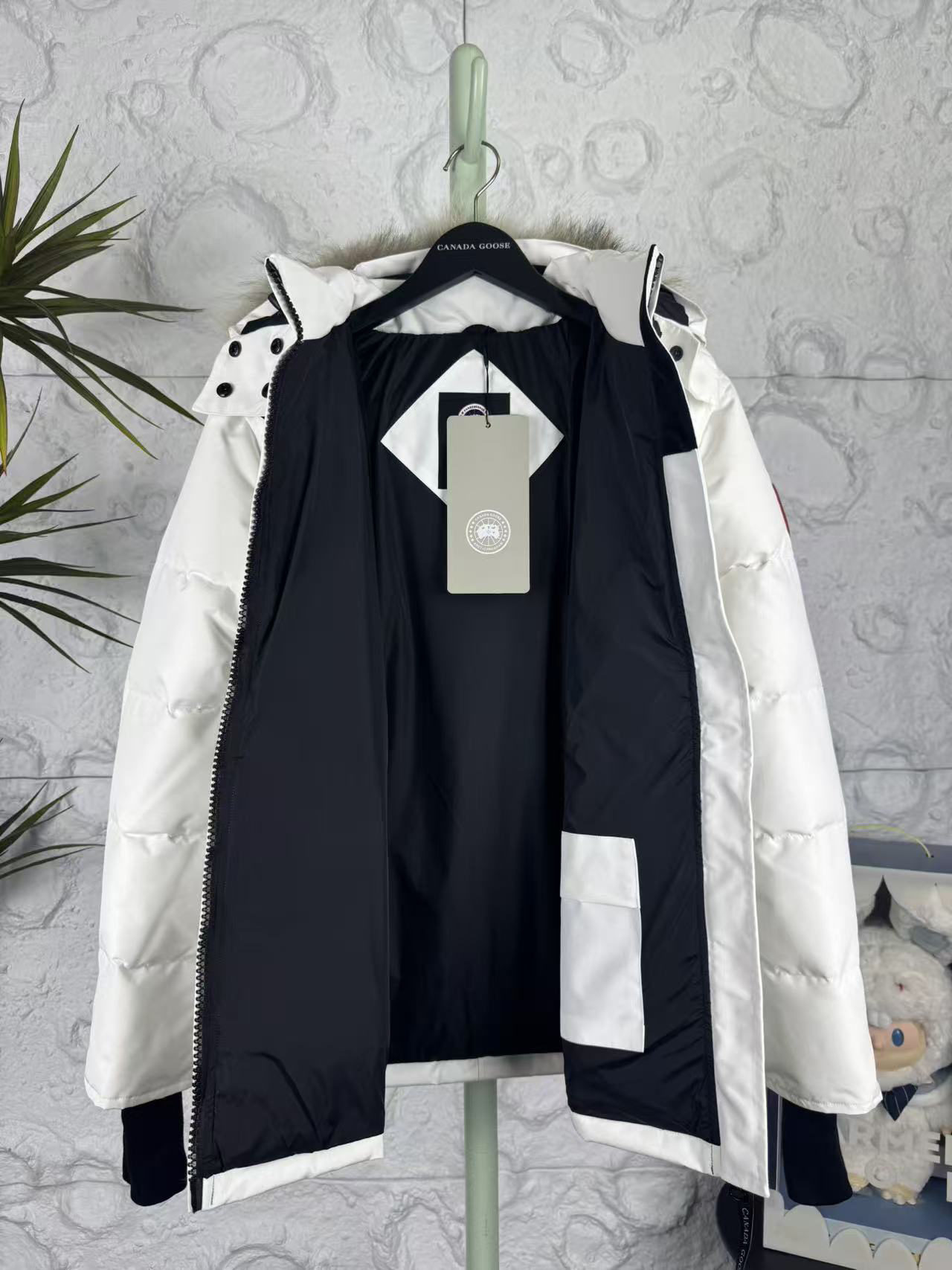 カナダグース「Canada Goose」秋冬フード付きダウンコート