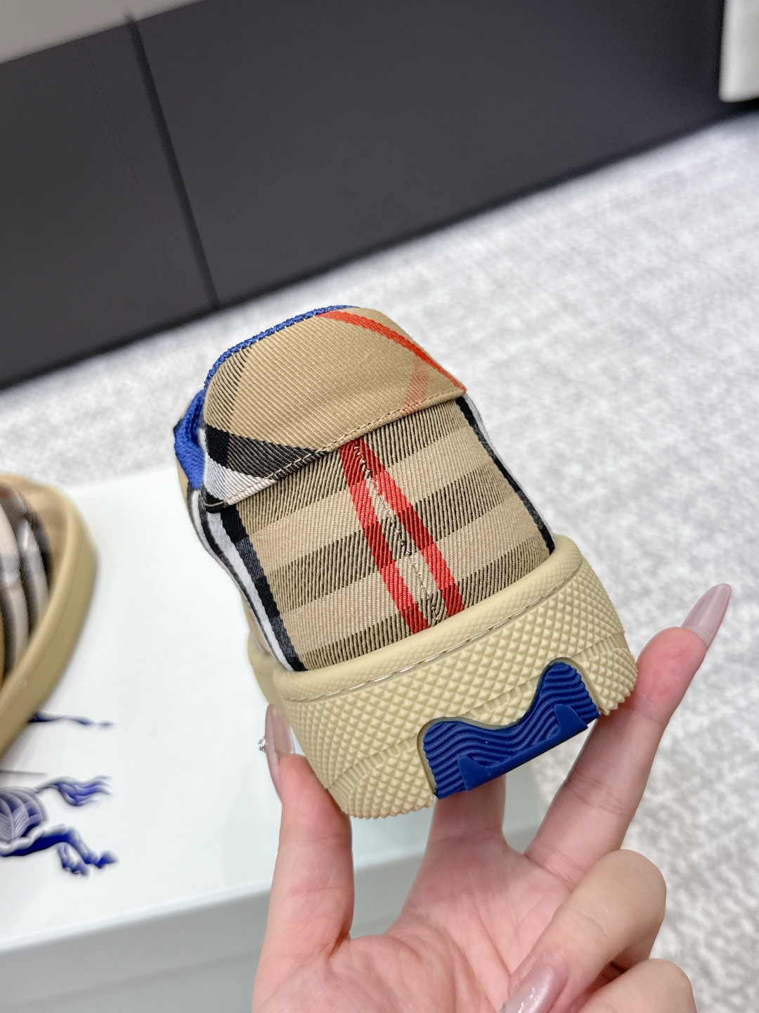 バーバリー「Burberry」バーバリー テラス スニーカー / レザースニーカー