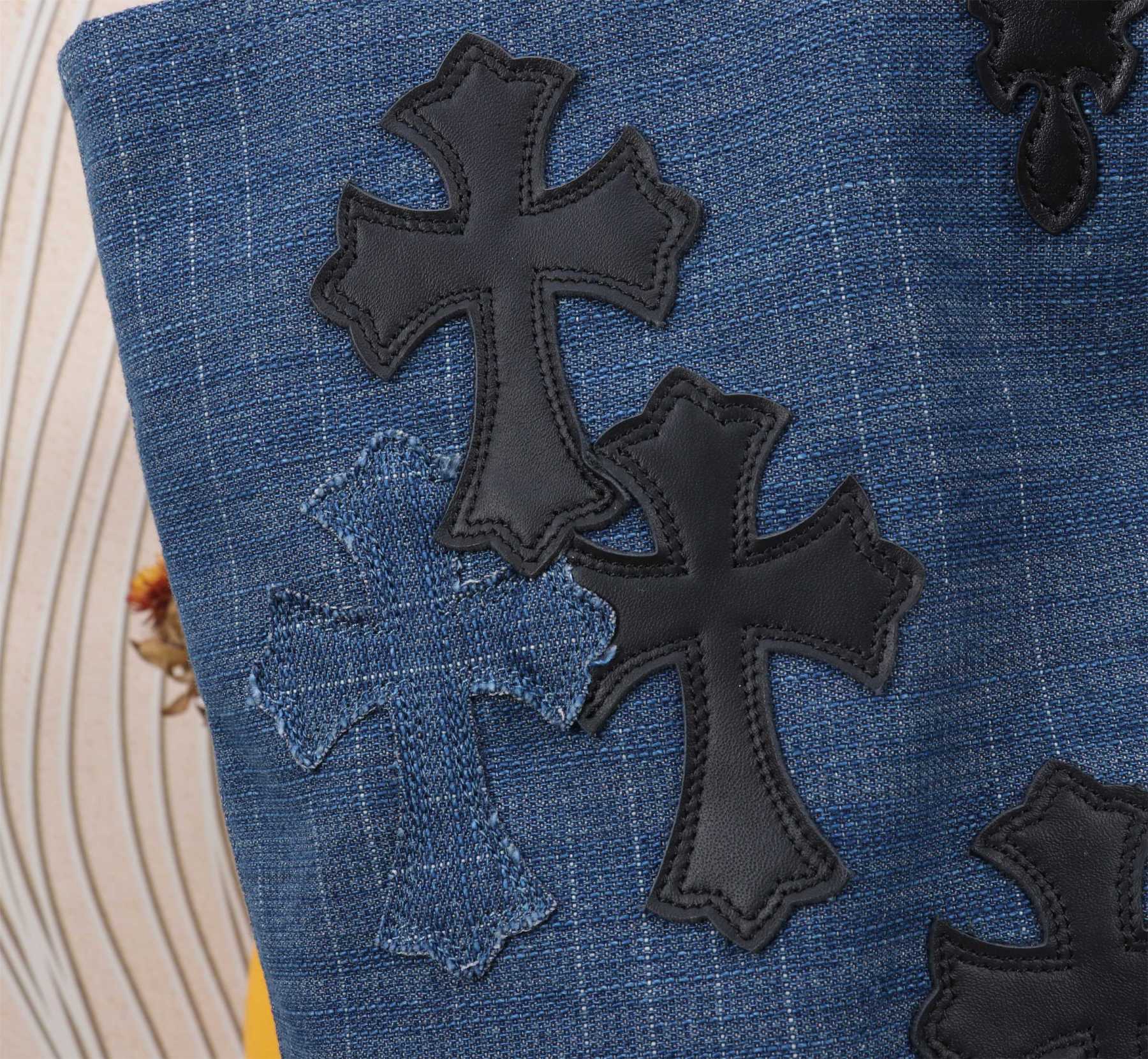 クロムハーツ「Chrome Hearts」十字架のトートバッグ