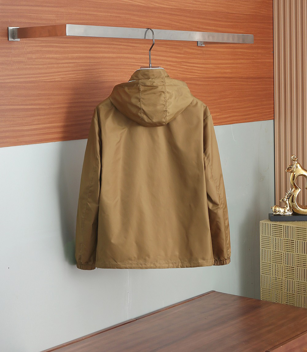 プラダ「Prada」秋冬 フード付きアウター