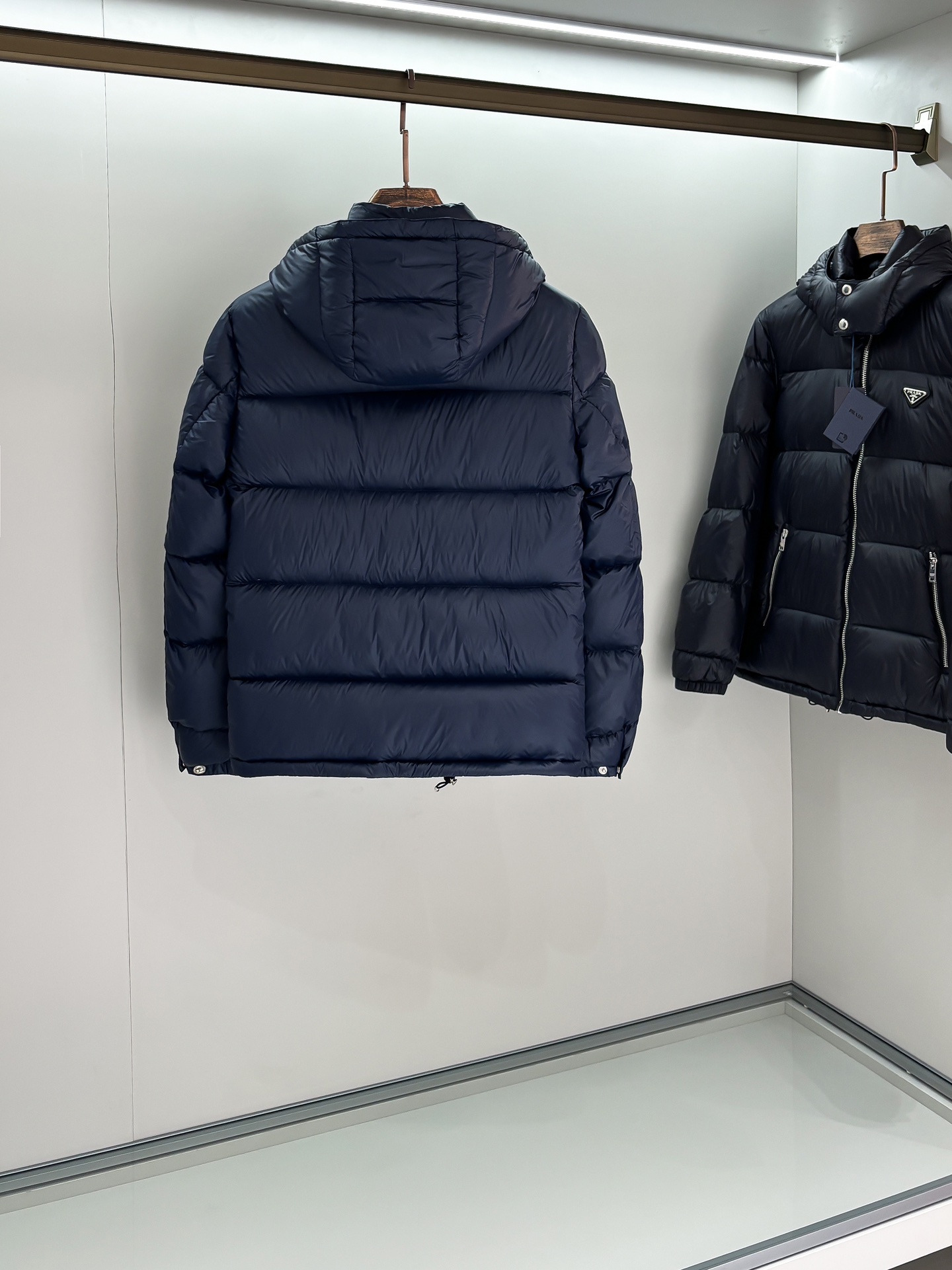 プラダ「Prada」秋冬フード付きダウンジャケット