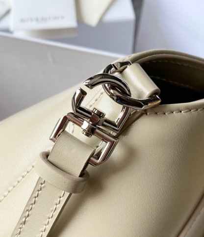 ジバンシィ「Givenchy」スモール アンティゴナ ボックスレザー バッグ