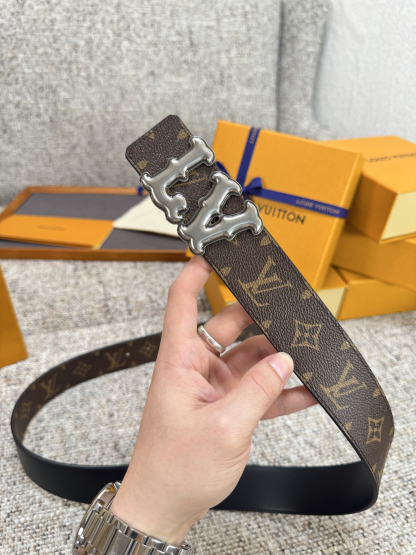 ルイ・ヴィトン ファッションアイテム PVCレザーベルト クラシックデザイン 4.0cm幅