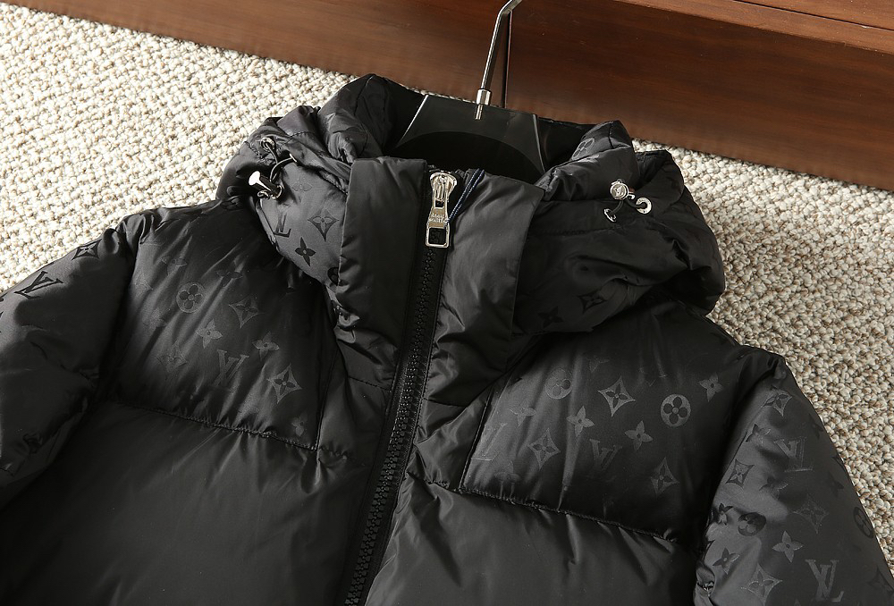 ルイ・ヴィトン「Louis Vuitton」秋冬コレクション ダウンジャケット