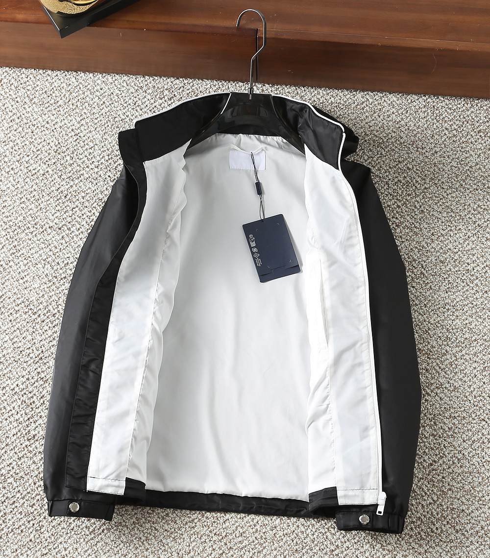 プラダ「Prada」アーリーオータム フード付きジャケット