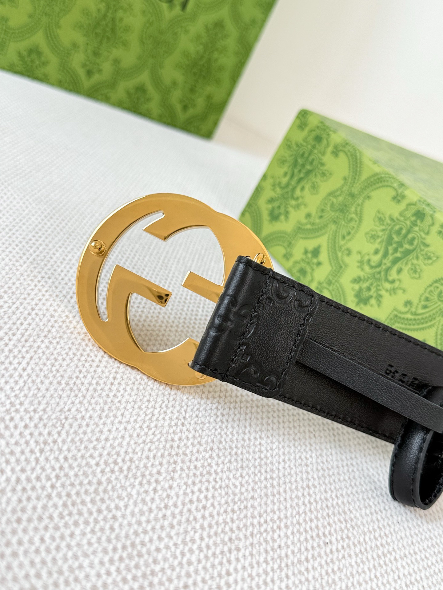 グッチ ファッションアイテム ロゴデザイン