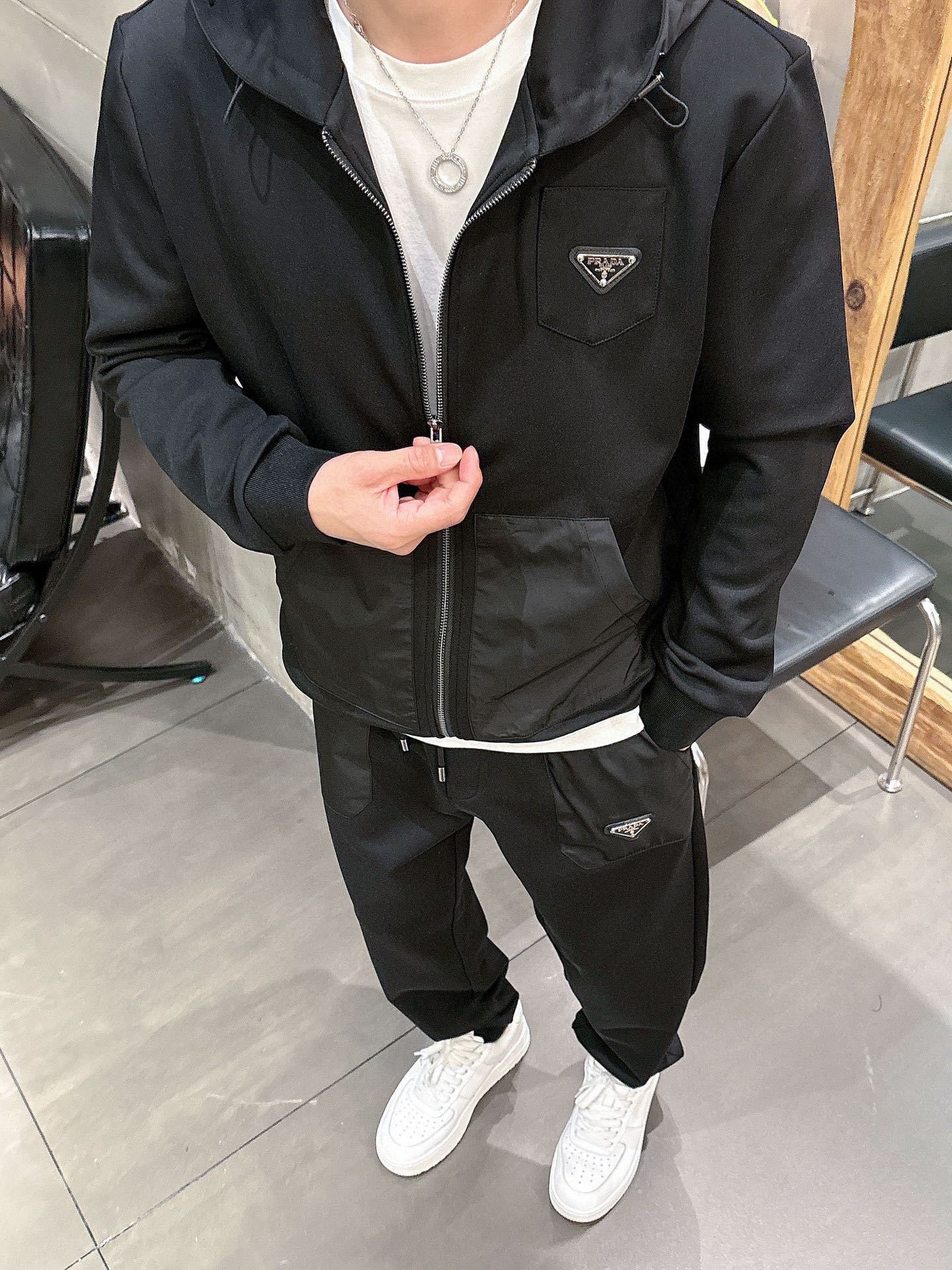 プラダ「Prada」秋冬 メンズ  カジュアルスポーツセット