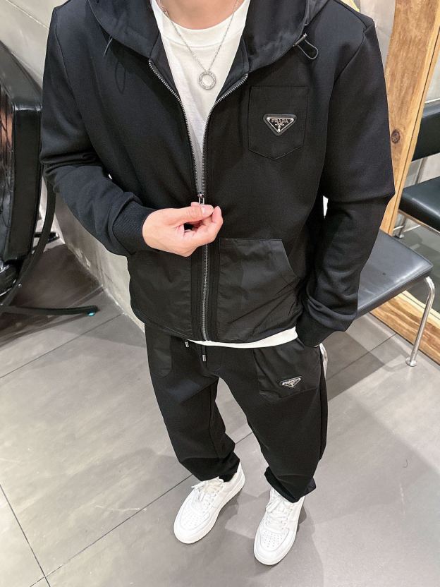 プラダ「Prada」秋冬 メンズ  カジュアルスポーツセット
