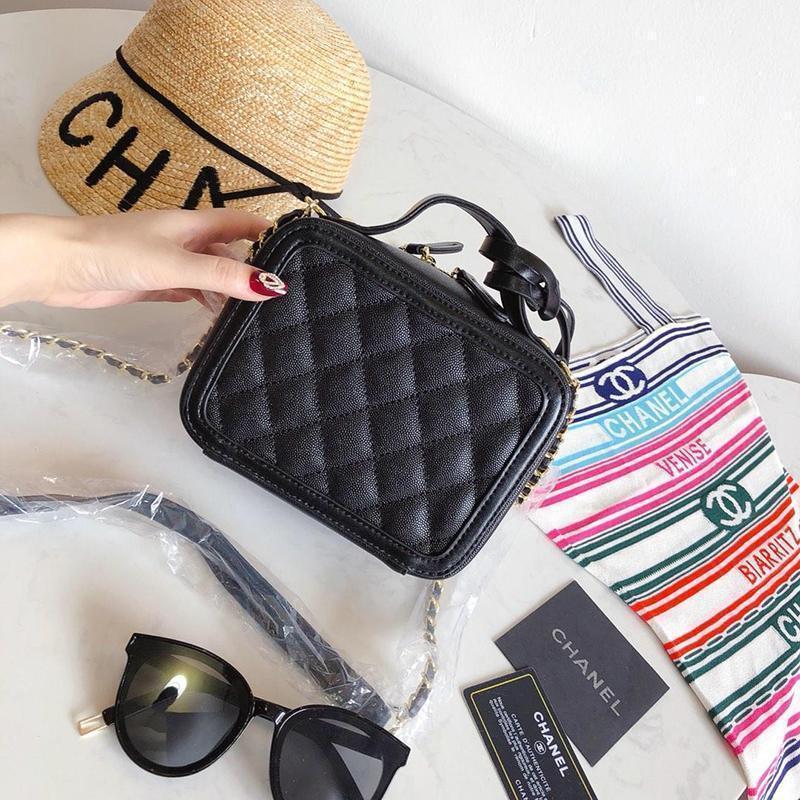 シャネル「Chanel」「シャネル」 チェーン クラッチ 3色