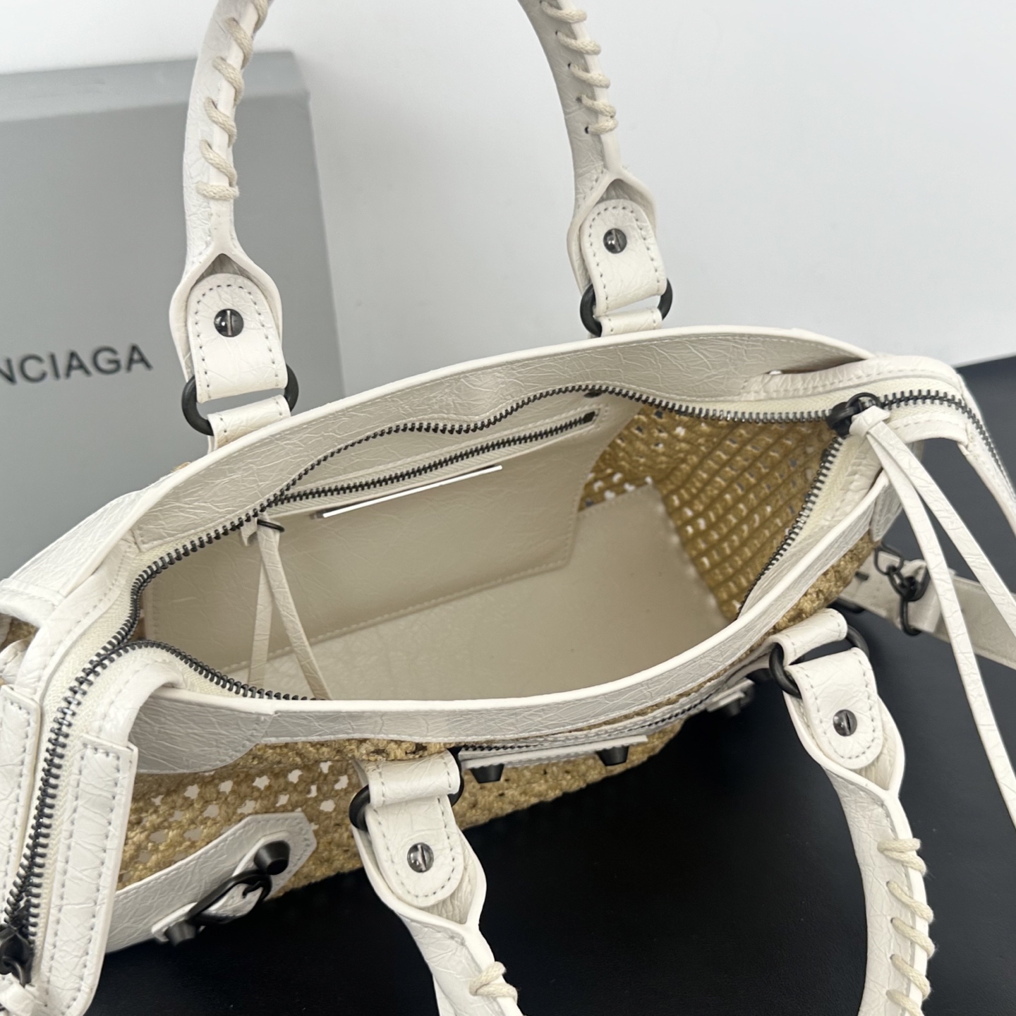 バレンシアガ「Balenciaga」バレンシアガ ラフィア ル・シティ ハンドバッグ / トートバッグ