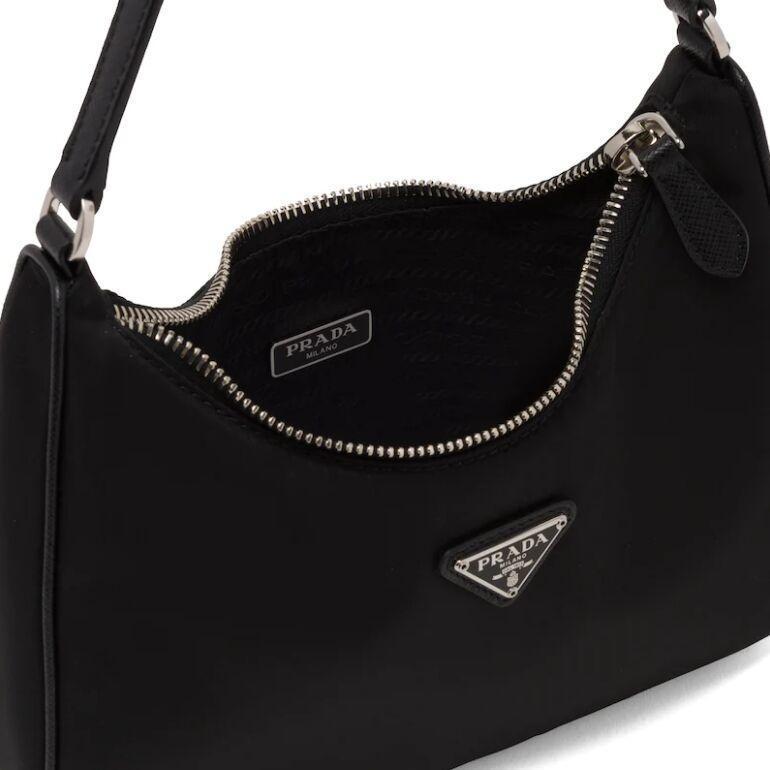 プラダ「Prada」レザーストラップ ホーボーバッグ