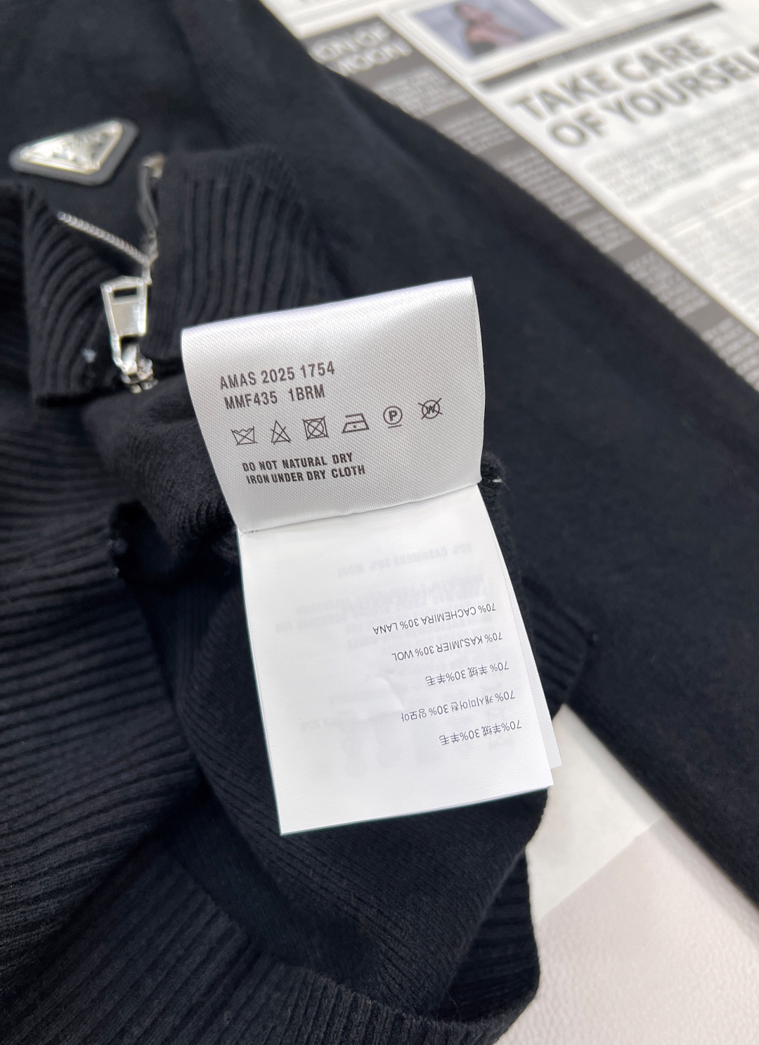 プラダ「Prada」ジップ フード ニット ジャケット