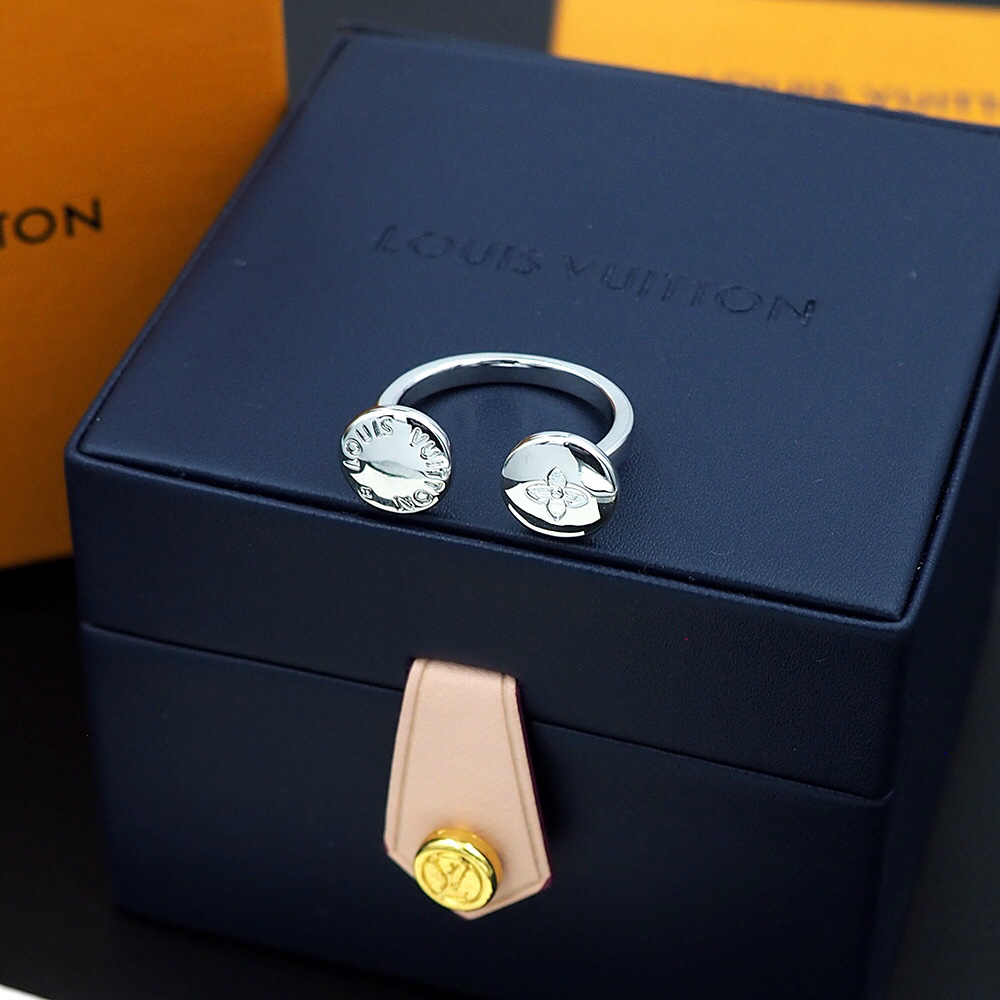 ルイ・ヴィトン「Louis Vuitton」Studs リング