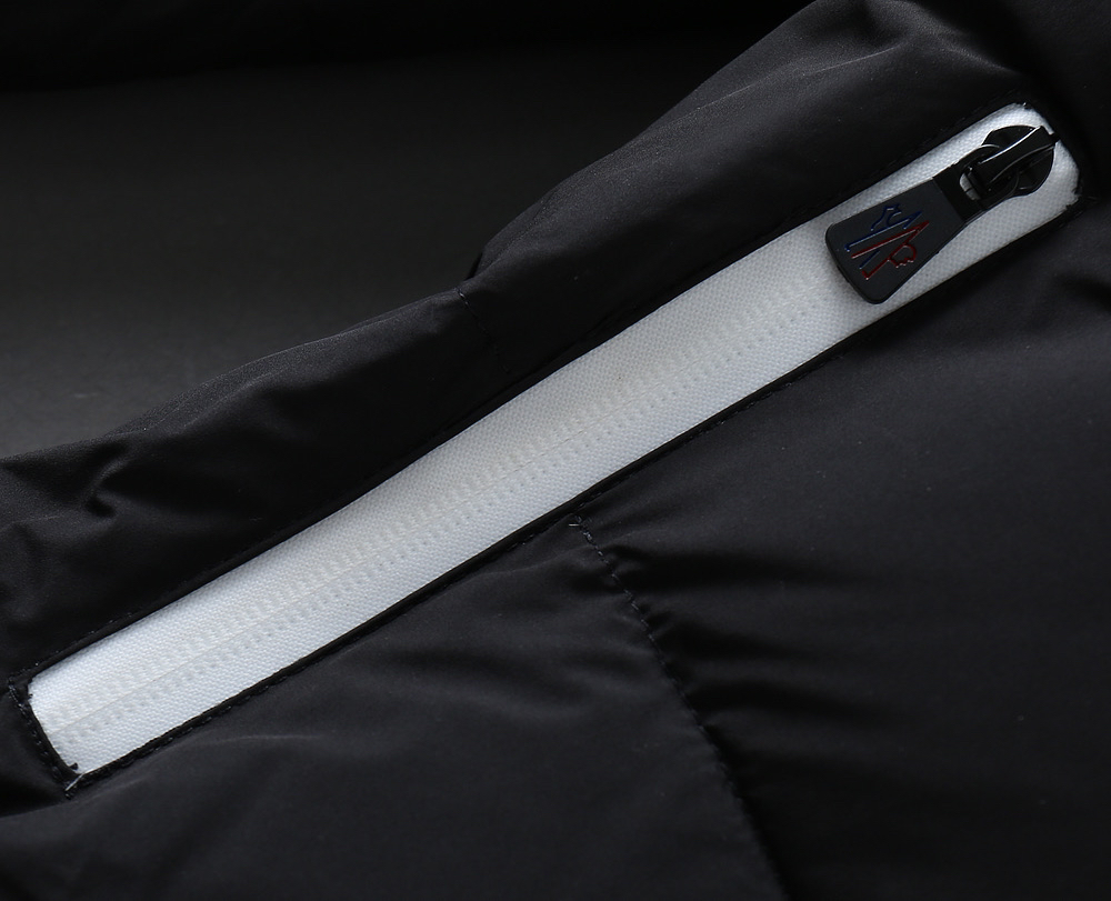 モンクレール「Moncler」Grenoble 2025秋冬ダウンジャケット