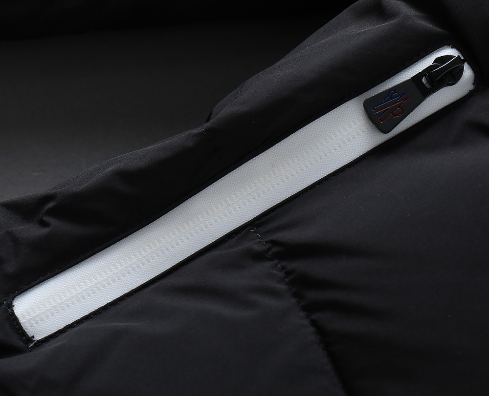 モンクレール「Moncler」Grenoble 2025秋冬ダウンジャケット