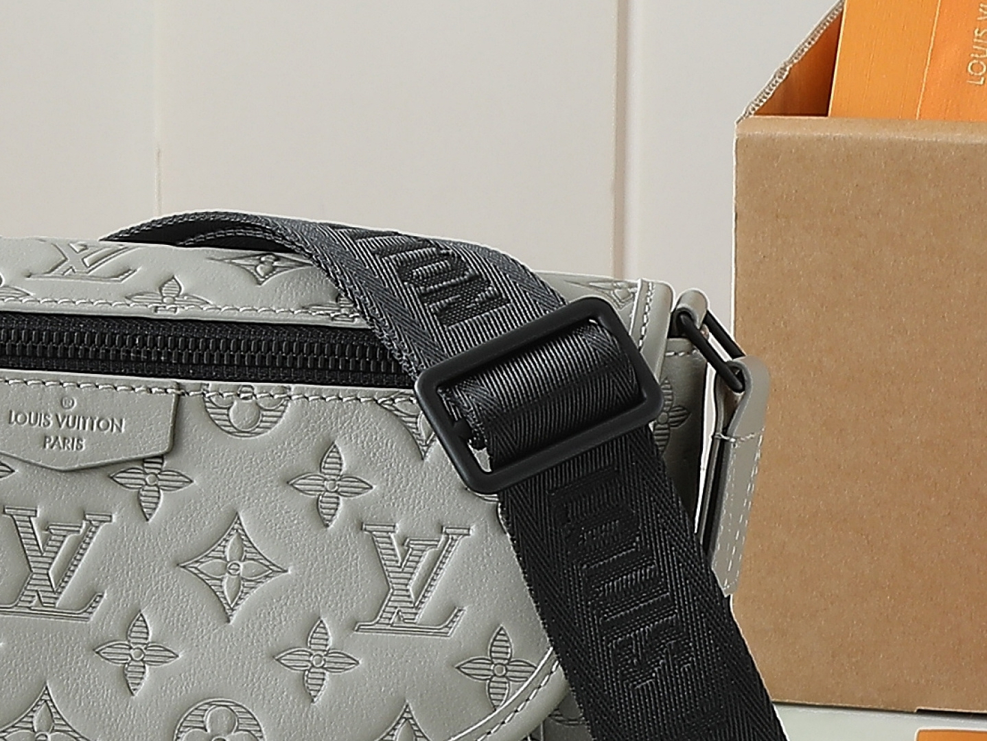 ルイ・ヴィトン「Louis Vuitton」スタイリッシュ メッセンジャーバッグ