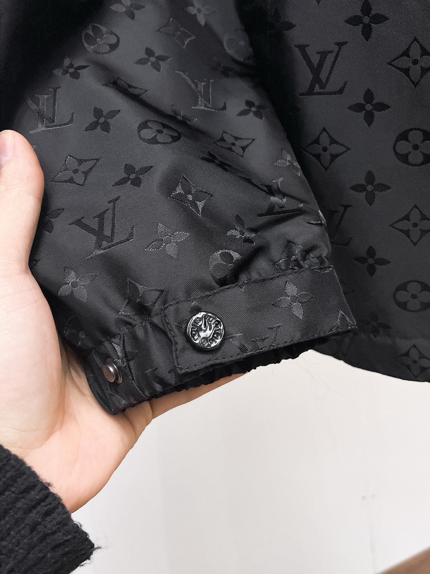 ルイ・ヴィトン「Louis Vuitton」ルイ・ヴィトン ロゴプリント ジップアップジャケット / アウター