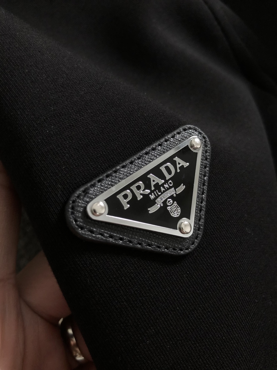 プラダ「Prada」プラダ リサイクルダブルジャージー ジップアップスウェットシャツ / プルオーバー