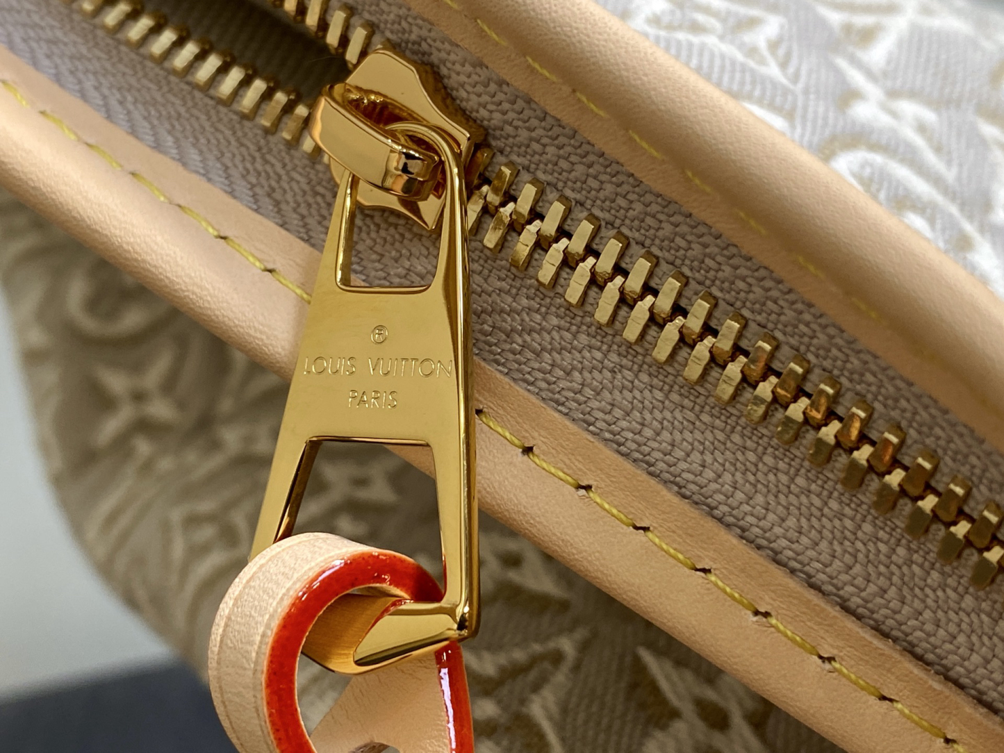 ルイ・ヴィトン「Louis Vuitton」ルイ・ヴィトン キャリーオール イーストウエスト モノグラム・アンブレーム / ショルダーバッグ