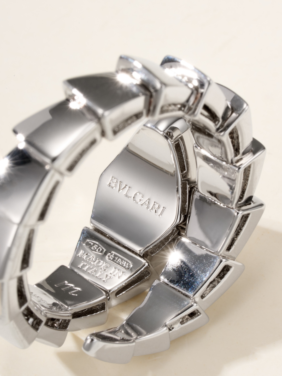 ブルガリ「Bvlgari」serpenti蛇頭象眼ドリルワイドリング