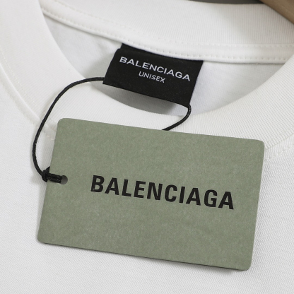 バレンシアガ「Balenciaga」赤美紋紙プリント半袖