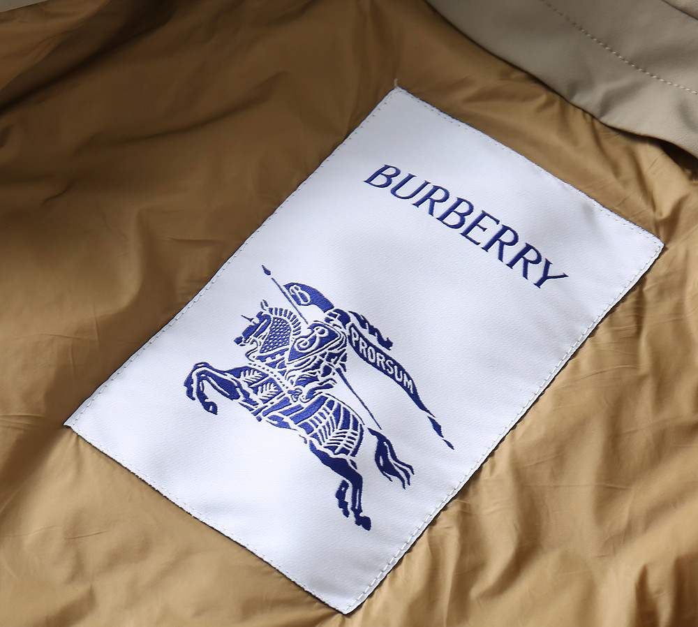 バーバリー「Burberry」秋冬 クイルティッドダウンジャケット
