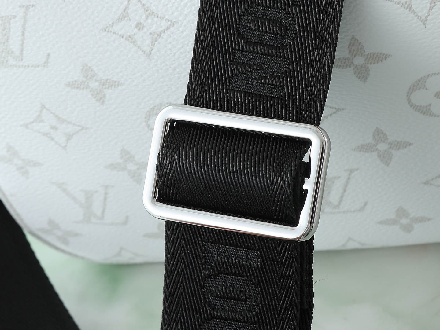ルイ・ヴィトン「Louis Vuitton」カメラバッグ モノグラム エクリプス