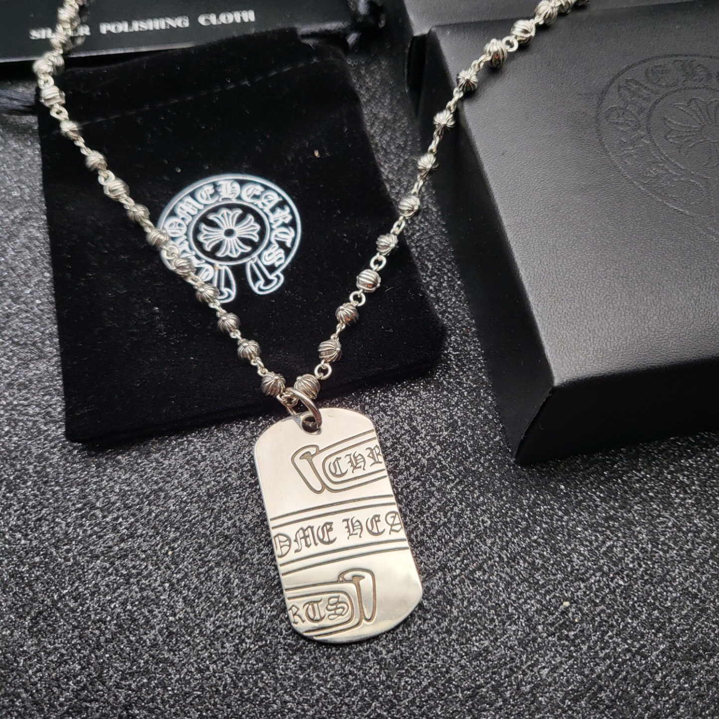 クロムハーツ「Chrome Hearts」のクラシックネックレス - 日常に上品なアクセントを添えるユニセックスモデル