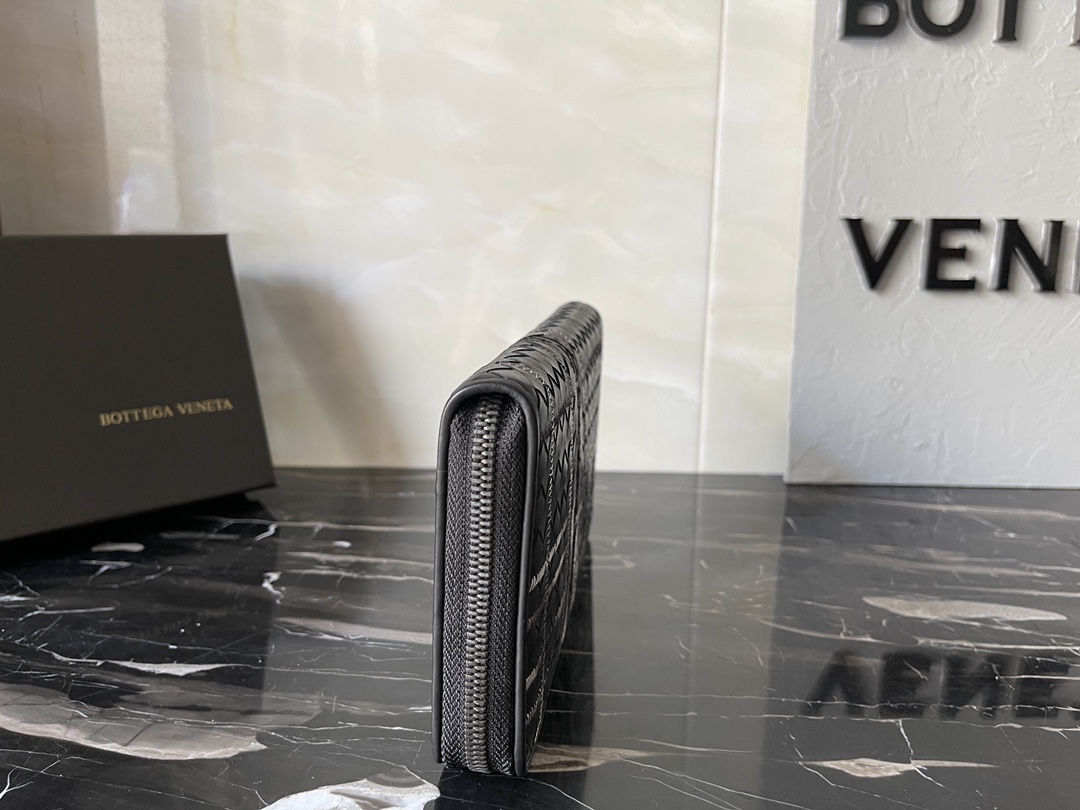 ボッテガ・ヴェネタ「Bottega Veneta」イントレチャート ザッパー ウォレット
