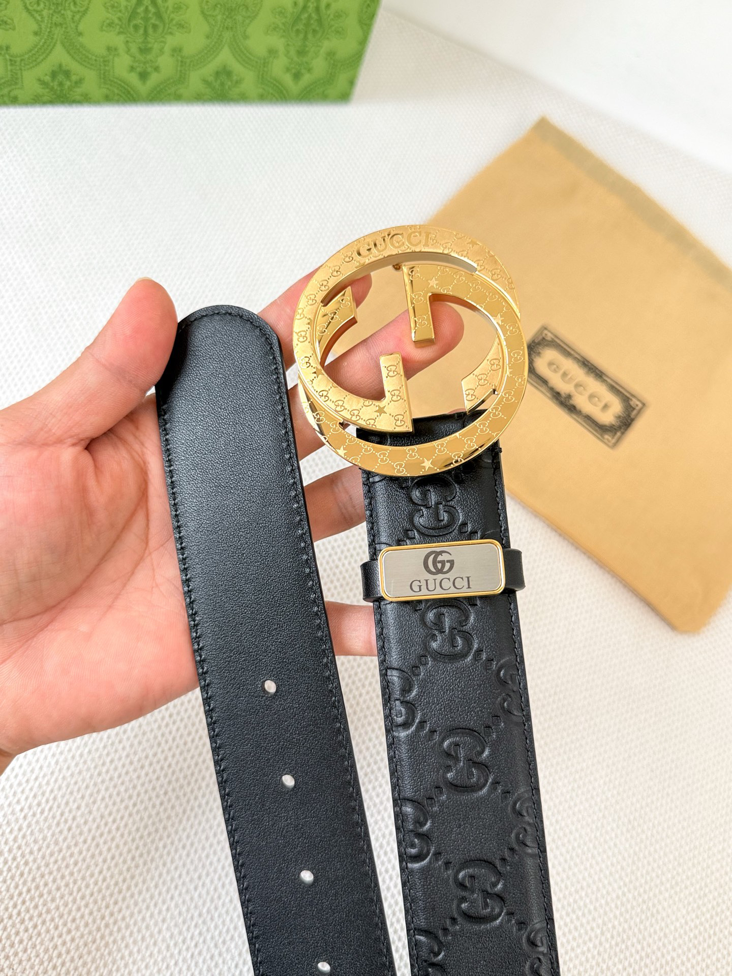 グッチ ファッションアイテム ロゴデザイン