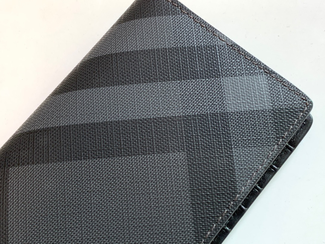 バーバリー「Burberry」London チェック 二つ折り財布