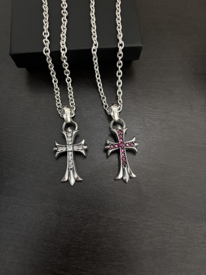 クロムハーツ「Chrome Hearts」のクラシックネックレス - 日常に上品なアクセントを添えるユニセックスモデル