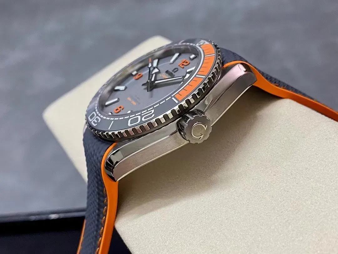 オメガ「Omega」Seamaster Planet Ocean Co-Axial Master Chronometer 44MM