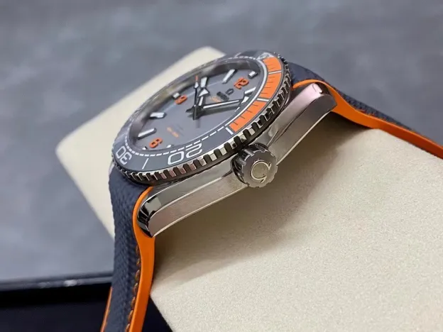 オメガ「Omega」Seamaster Planet Ocean Co-Axial Master Chronometer 44MM