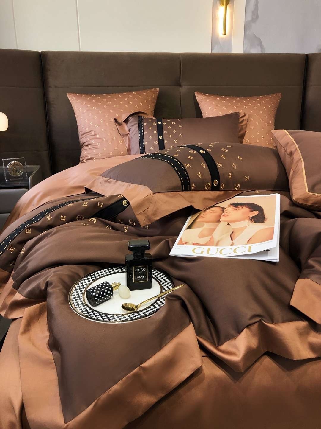 ルイ・ヴィトン「Louis Vuitton」プレミアムコットン ゴールド＆シルバー刺繍 4点セット