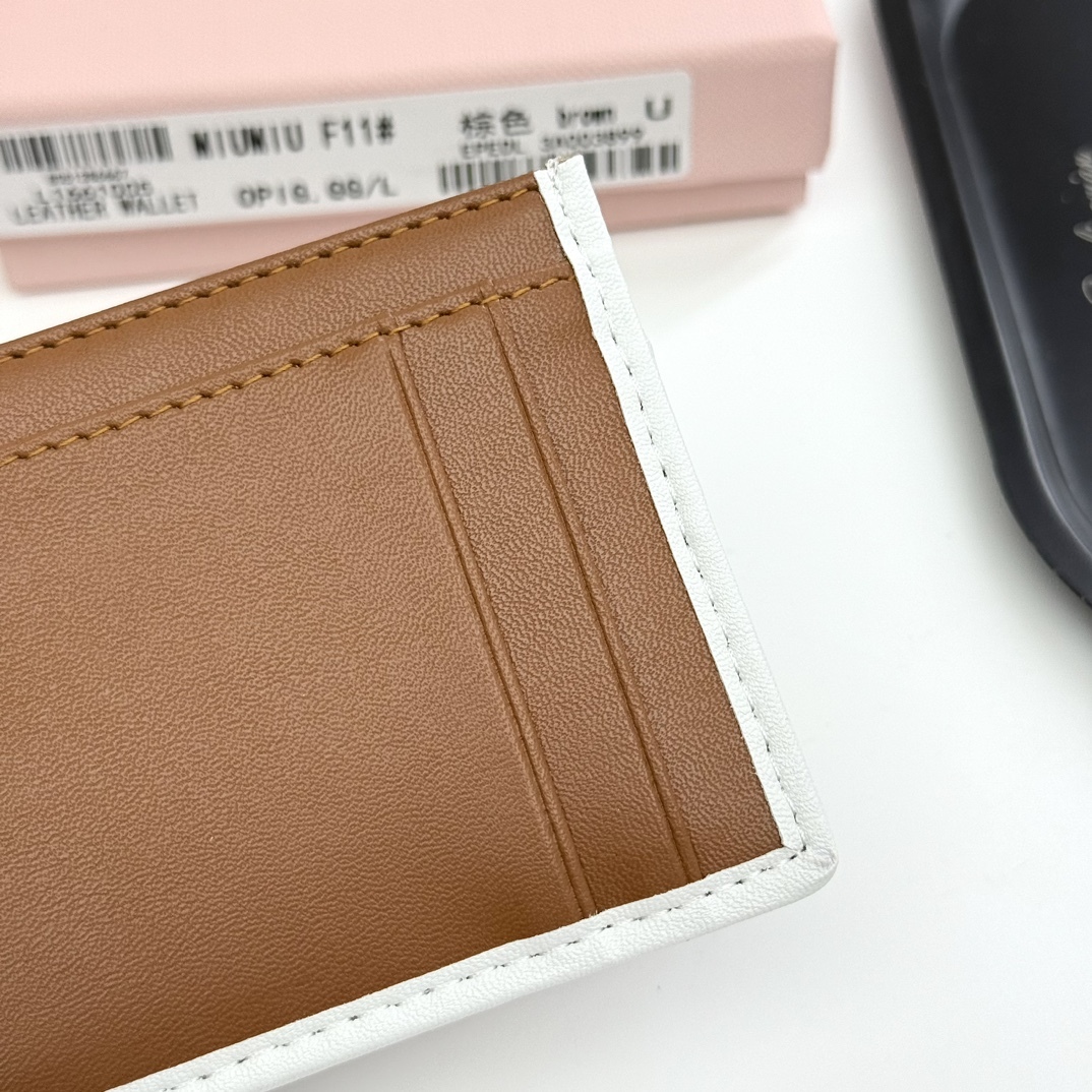 ミュウミュウ「Miu Miu」ミュウミュウ マテラッセ ラムスキン マルチウォレット F11 / コンパクトウォレット.