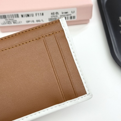 ミュウミュウ「Miu Miu」ミュウミュウ マテラッセ ラムスキン マルチウォレット F11 / コンパクトウォレット.