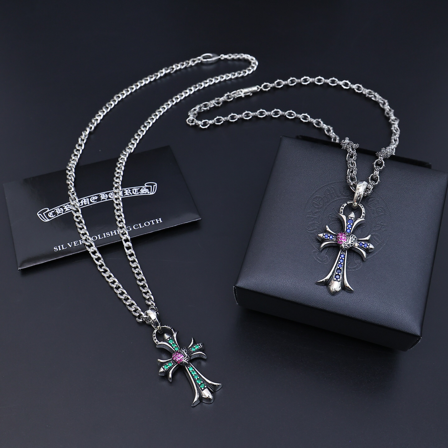 クロムハーツ「Chrome Hearts」のクラシックネックレス - 日常に上品なアクセントを添えるユニセックスモデル