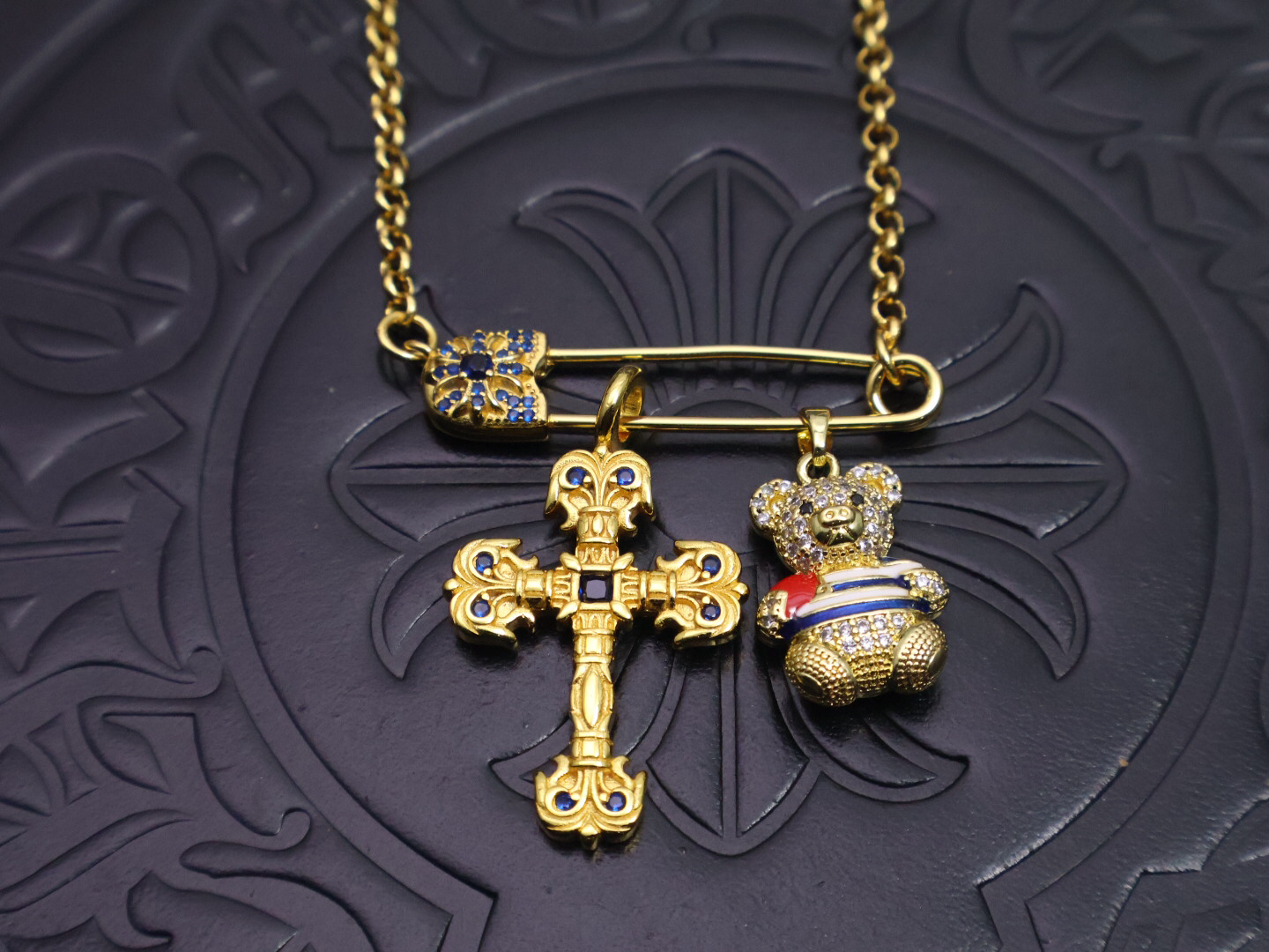 クロムハーツ「Chrome Hearts」のクラシックネックレス - 日常に上品なアクセントを添えるユニセックスモデル