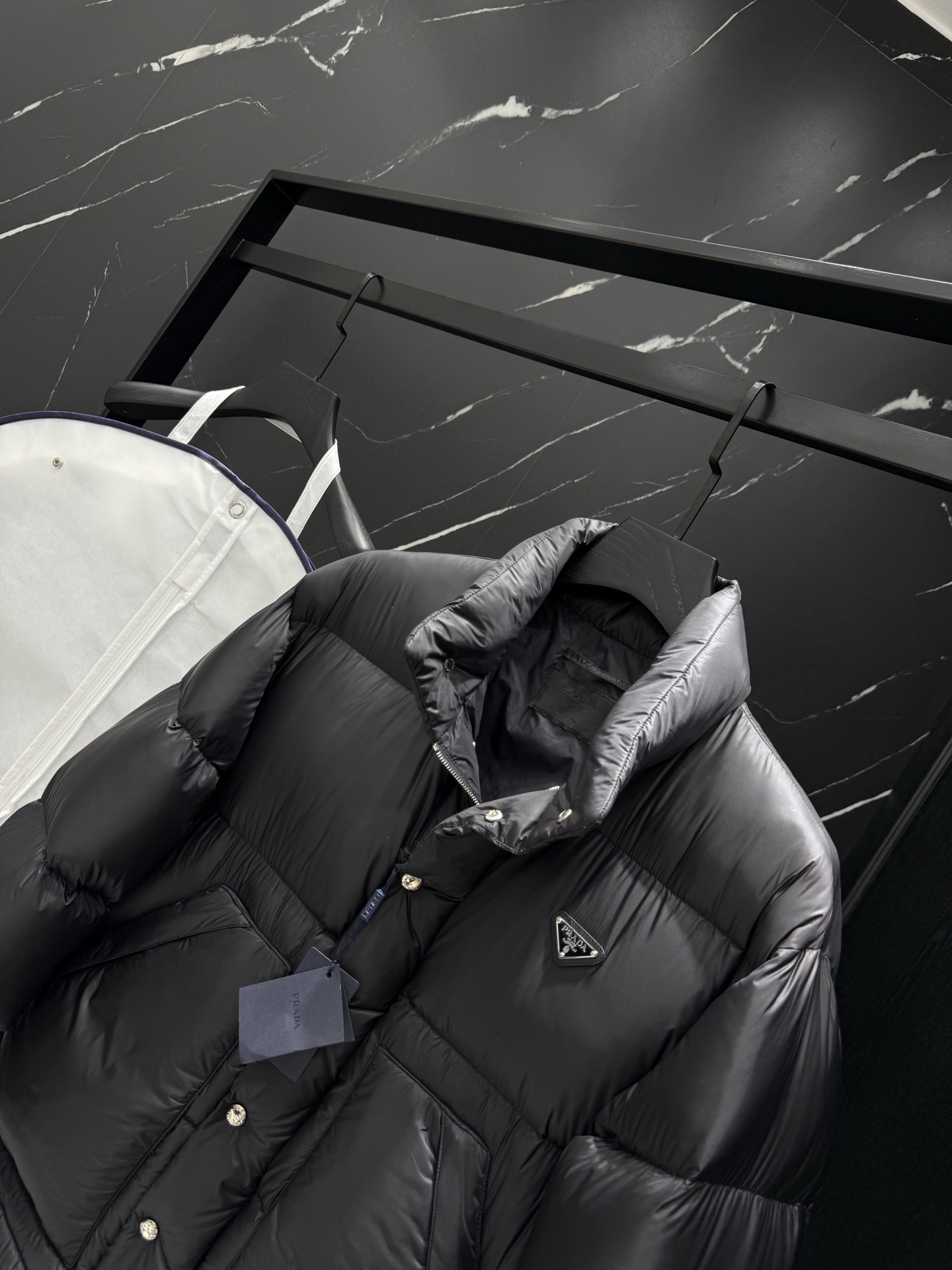 プラダ「Prada」秋冬ダウンジャケット スタンドカラー