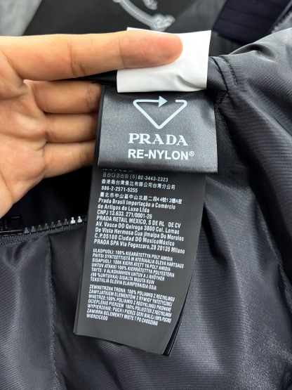 プラダ「Prada」秋冬フード付きダウンジャケット 両面着用