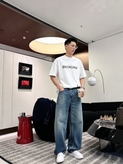 バレンシアガ「Balenciaga」ロゴプリントTシャツ / ショートスリーブ クルーネック