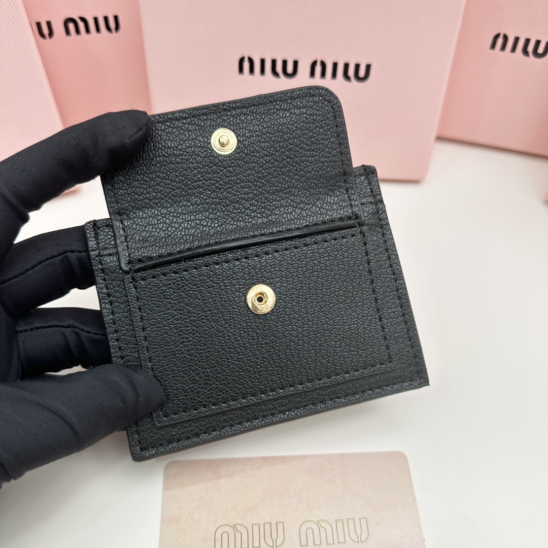 ミュウミュウ「Miu Miu」ミュウミュウ カーフスキン マルチウォレット 5236 / 二つ折り財布