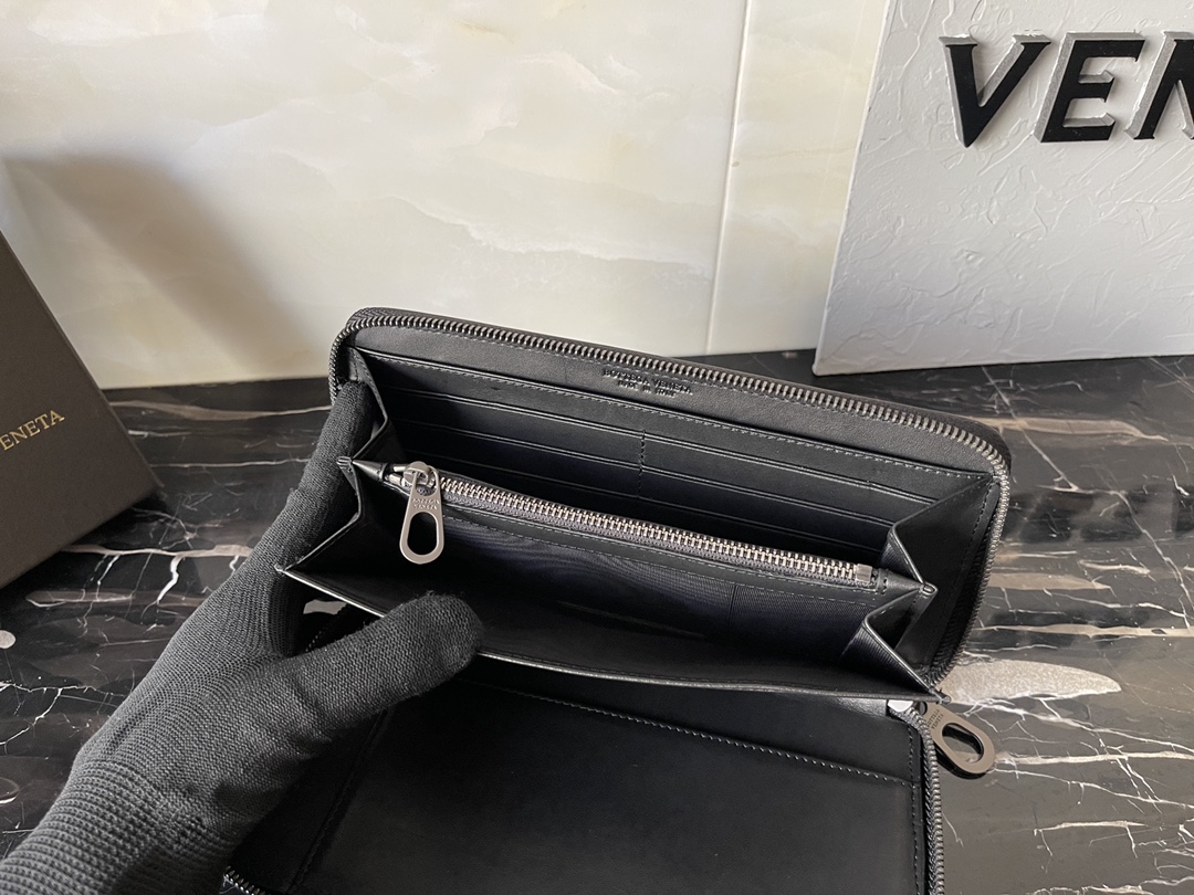 ボッテガ・ヴェネタ「Bottega Veneta」イントレチャート ザッパー ウォレット