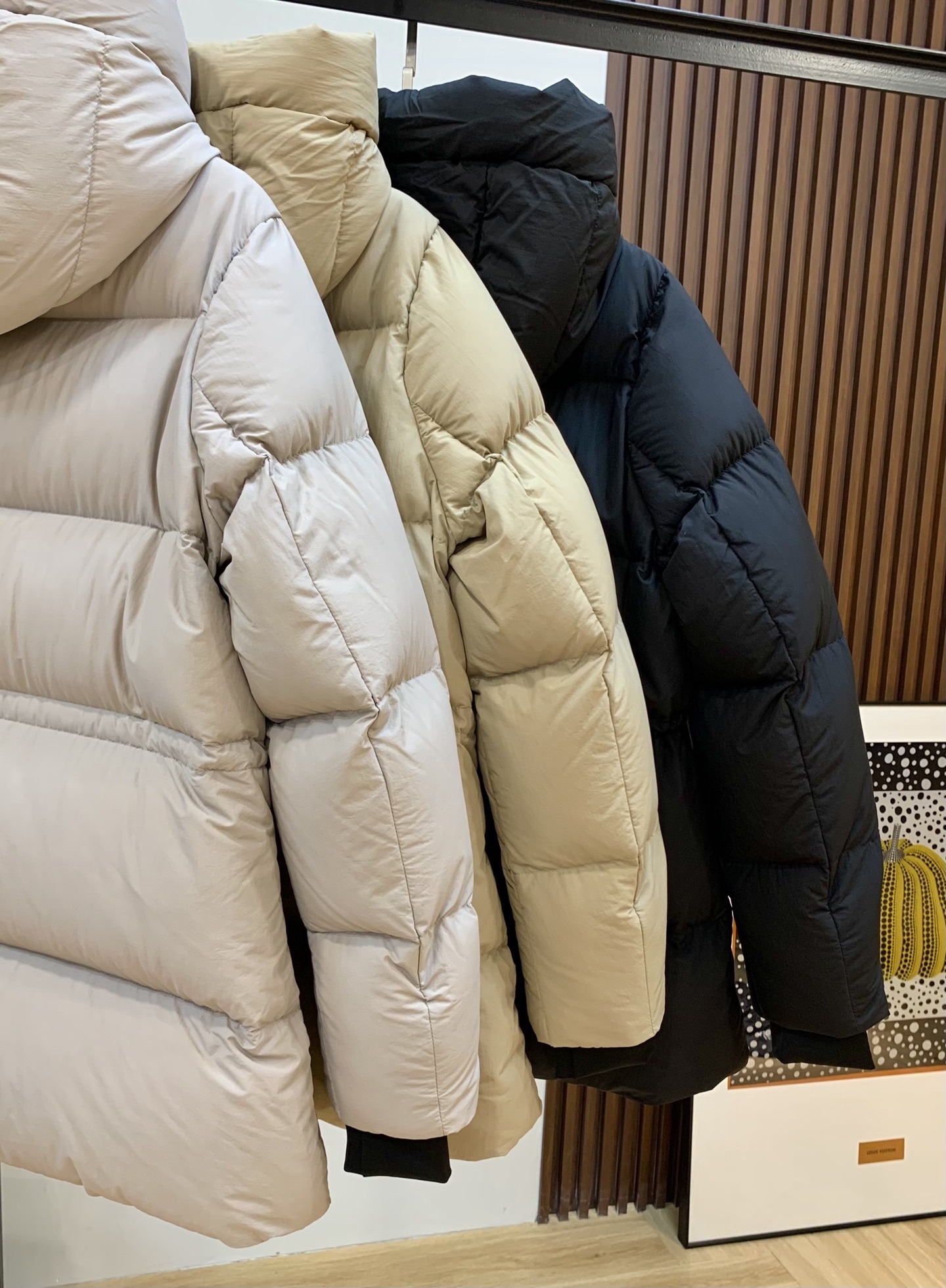 プラダ「Prada」秋冬フード付きダウンジャケット