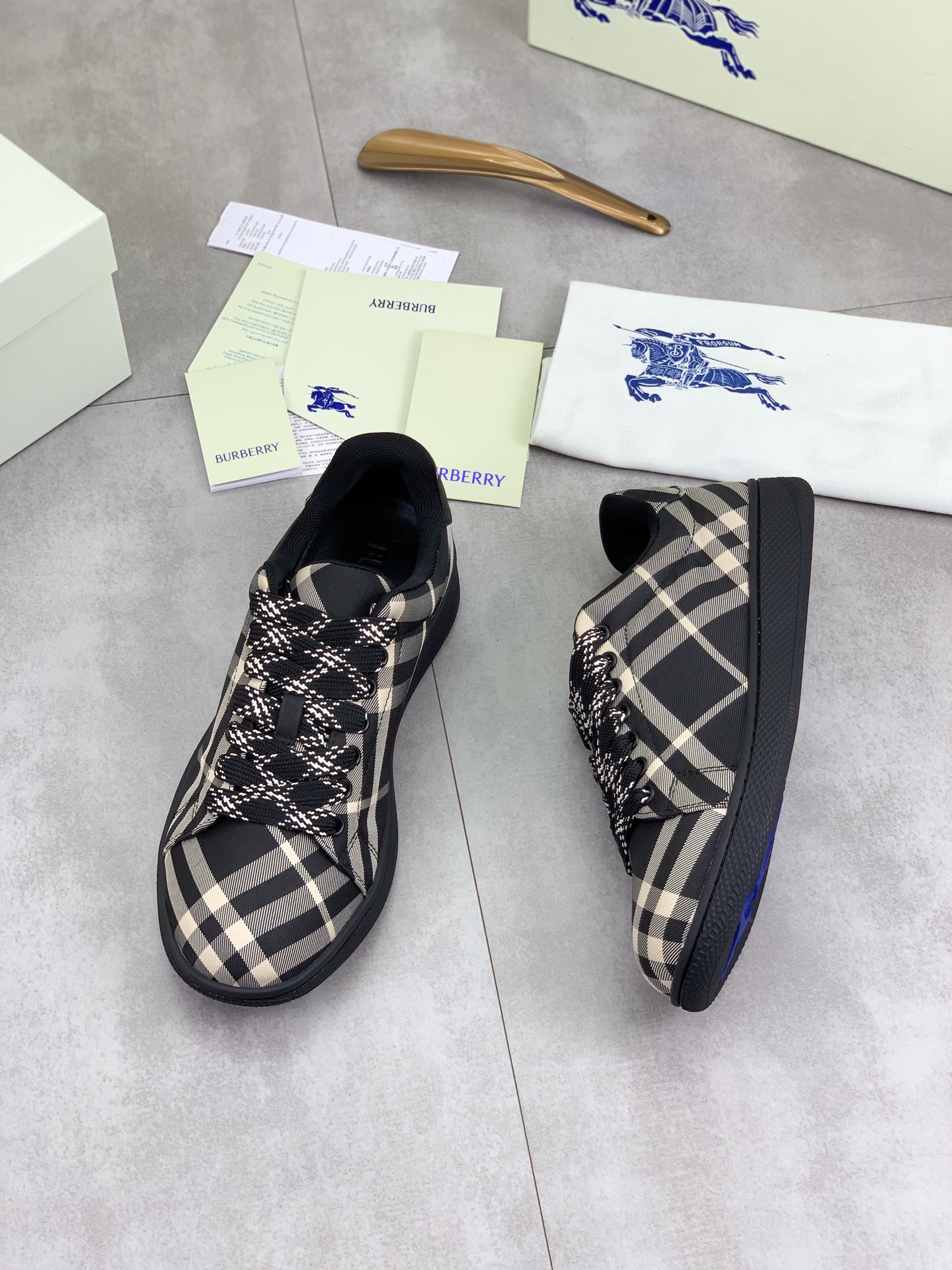 バーバリー「Burberry」バーバリー テラス スニーカー / レザースニーカー